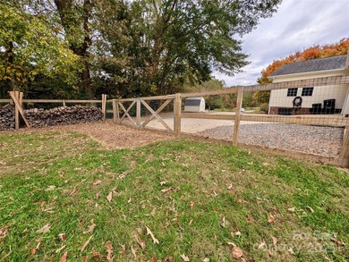 Looking for a little extra space? This inviting 3BR/2BA home in - photo 26