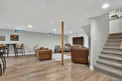 Spacious Fenton home with Hartland Schools set on 2.83 rolling - photo 26