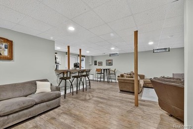 Spacious Fenton home with Hartland Schools set on 2.83 rolling - photo 27