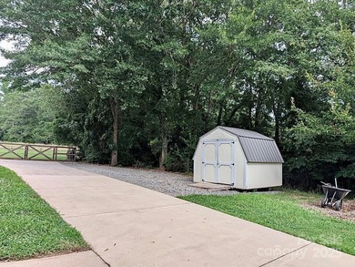 Looking for a little extra space? This inviting 3BR/2BA home in - photo 28
