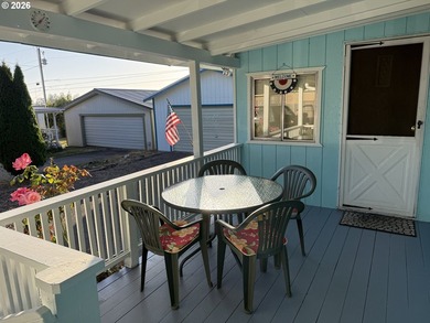 Coastal living at an unbeatable value! This charming 2-bedroom - photo 2