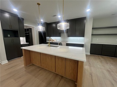 Luxury modern single-level living just steps from Flo Ride Bike - photo 3