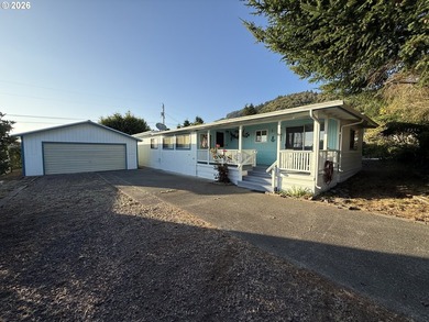 Coastal living at an unbeatable value! This charming 2-bedroom - photo 3