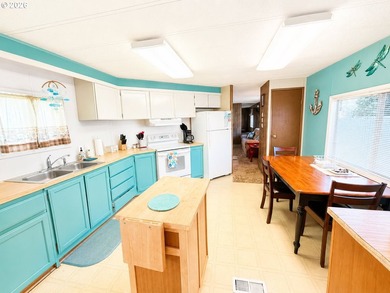 Coastal living at an unbeatable value! This charming 2-bedroom - photo 8