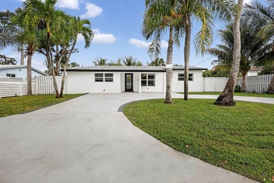 Beautiful and bright ranch home with newer roof replaced in 2025 - photo 2