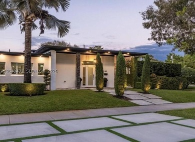Mid-century modern 4bed/4bath pool home on oversized corner lot - photo 1