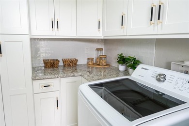 ?? WATERFRONT FULLY REMODELED HOME - NORTH PORT, FL

Welcome - photo 11