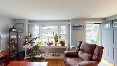 Welcome to 27 Amherst Road, a beautifully maintained ranch - photo 12
