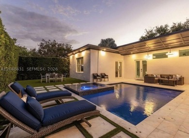 Mid-century modern 4bed/4bath pool home on oversized corner lot - photo 3