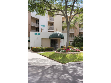 Situated on the top (4th) floor this 2-bed 2-bath residence - photo 2