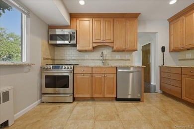 Welcome to this beautifully maintained Colonial, offering the - photo 15