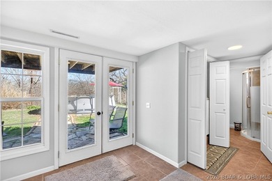 Welcome to your private retreat in the heart of Camdenton, where - photo 23