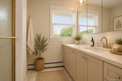Welcome to this beautifully maintained Colonial, offering the - photo 26