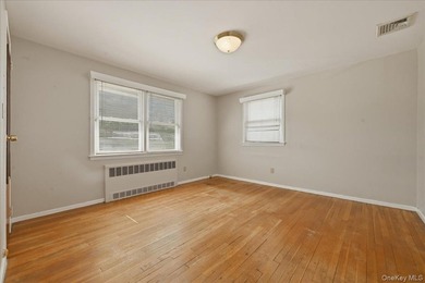 Welcome to this beautifully maintained Colonial, offering the - photo 27