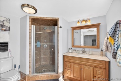 Welcome to your private retreat in the heart of Camdenton, where - photo 29