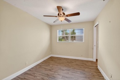Discover easy Florida living in this beautifully updated 2BR/2BA - photo 32