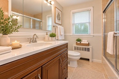 Welcome to this beautifully maintained Colonial, offering the - photo 36