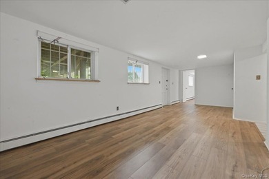 Welcome to this beautifully maintained Colonial, offering the - photo 38