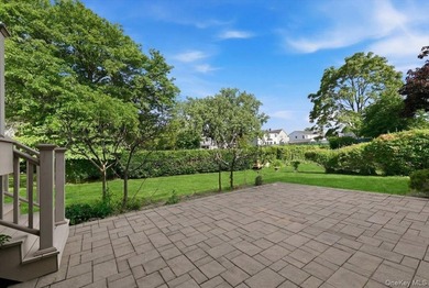 Welcome to this beautifully maintained Colonial, offering the - photo 43