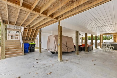 COASTAL CHARM and WATERWAY VIEWS!! This fully furnished beach