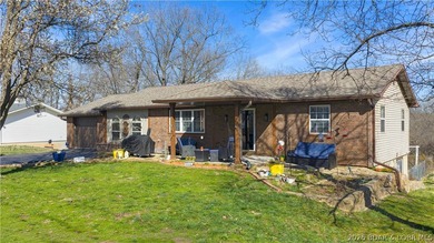 Welcome to your private retreat in the heart of Camdenton, where - photo 46