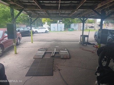**** Commercial property Zoned CCG-2 currently used as a well - photo 8