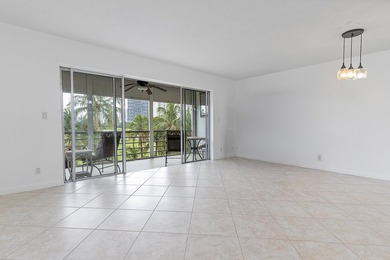 Beautifully renovated 2/2 in the heart of Hallandale Beach, just - photo 9