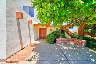 Tucked away on one of the Peninsula's hidden streets, this - photo 2