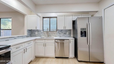 NO HOA! ! This Lovely Townhome features a BRAND NEW KITCHEN with - photo 5