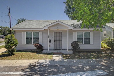 Don't miss out on this charming 3-bedroom, 1-bath home located - photo 1