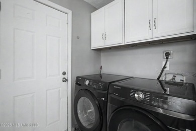 Don't miss out on this charming 3-bedroom, 1-bath home located - photo 7