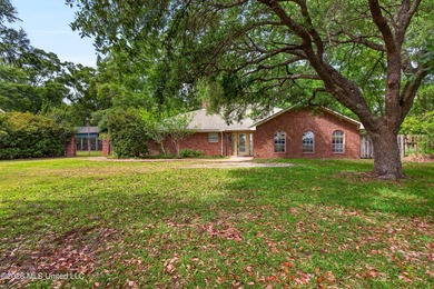 Price improved! Bring your offer! Nestled on approximately 3.1 - photo 2
