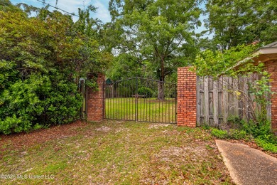 Price improved! Bring your offer! Nestled on approximately 3.1 - photo 10