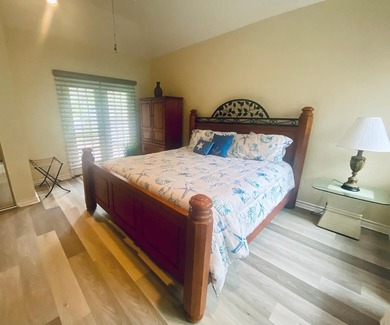 Spacious ground-floor 2-bedroom, 2.5-bath corner unit with a - photo 13
