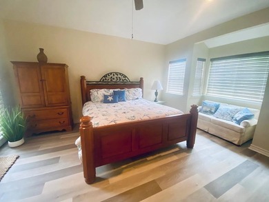 Spacious ground-floor 2-bedroom, 2.5-bath corner unit with a - photo 14