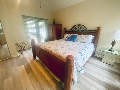 Spacious ground-floor 2-bedroom, 2.5-bath corner unit with a - photo 15