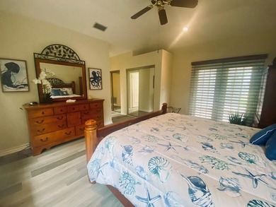 Spacious ground-floor 2-bedroom, 2.5-bath corner unit with a - photo 16