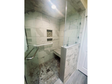 Spacious ground-floor 2-bedroom, 2.5-bath corner unit with a - photo 17