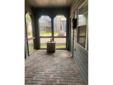 Spacious ground-floor 2-bedroom, 2.5-bath corner unit with a - photo 26