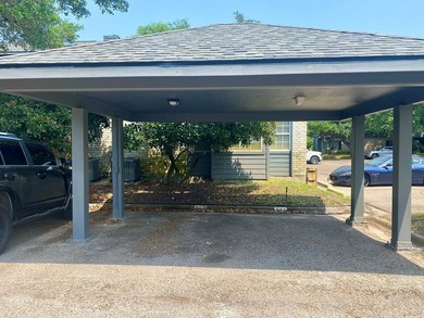 Spacious ground-floor 2-bedroom, 2.5-bath corner unit with a - photo 27