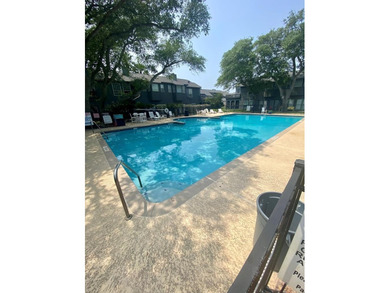 Spacious ground-floor 2-bedroom, 2.5-bath corner unit with a - photo 29