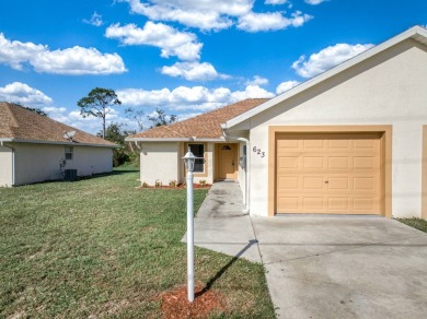 Lake Townhome/Townhouse For Sale in Lake Placid, Florida