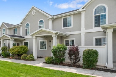 A beautifully updated 3bed, 2.5bath townhome offering comfort - photo 4