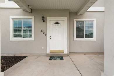 A beautifully updated 3bed, 2.5bath townhome offering comfort - photo 7