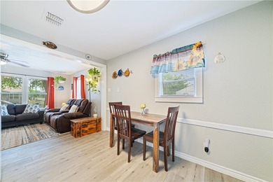 Welcome to this cozy and well-maintained home with great curb - photo 12