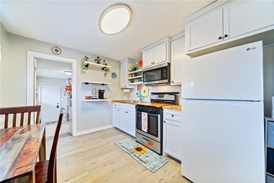 Welcome to this cozy and well-maintained home with great curb - photo 14