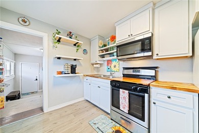 Welcome to this cozy and well-maintained home with great curb - photo 15