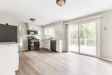 Welcome to this beautifully updated 3-bed, 1.5-bath home - photo 17
