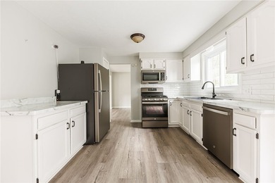 Welcome to this beautifully updated 3-bed, 1.5-bath home - photo 18