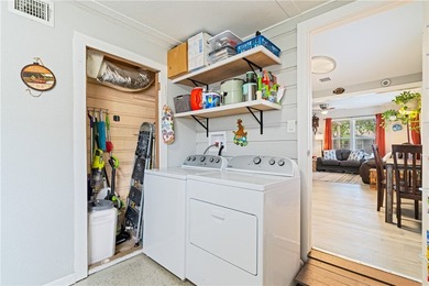 Welcome to this cozy and well-maintained home with great curb - photo 18